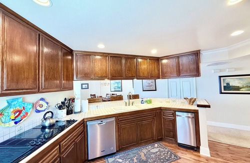 Crown Point Condo | BAYFRONT 4 Bdrm, 2 Masters, Condo w/Priv. Deck & Jacuzzi A/C Sleeps 8+, 2 Park