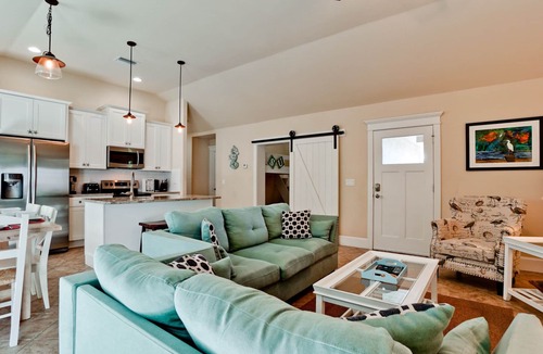 Holmes Beach House | Beach Days, Poolside Nights & Island Memories