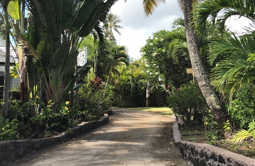 Kalama Tract House | BEACH FRONT KAILUA ESTATE, OCEAN VIEWS, HUGE LUSH PRIVATE HISTORIC PROPERTY