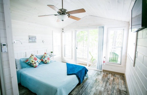 Steele Creek Cabin | Beach-view Studio Cabin - Private Porch - #10