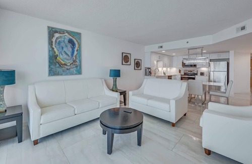 Downtown Myrtle Beach Condo | Beachfront condo with balcony & resort pools
