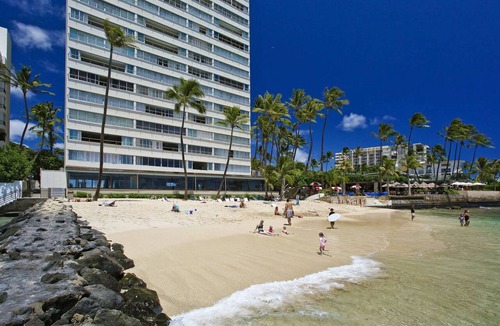 Diamond Head - Kapahulu - St. Louis Condo | Beachfront Diamond Head views, Quiet End of Waikiki with Swimming/Surfing!