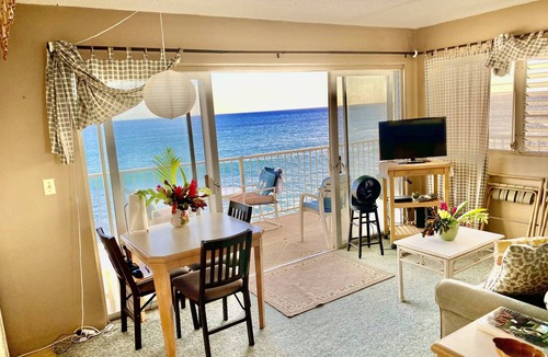 Makaha Condo | Beachfront Paradise