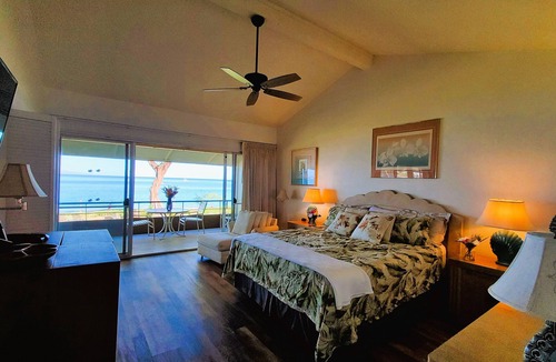 Kaanapali Resort | Beachfront unit with Everlasting Memories, Select dates to see discounted rates!