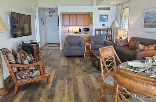 Kaanapali Resort | Beachfront unit with Everlasting Memories, Select dates to see discounted rates!
