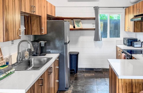Mokuleia House | Beachy Bungalow