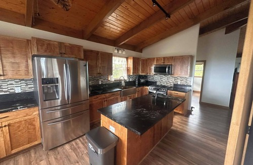 Discovery Harbour House | Beautiful 3-bedroom house in soothing Naalehu for your getaway