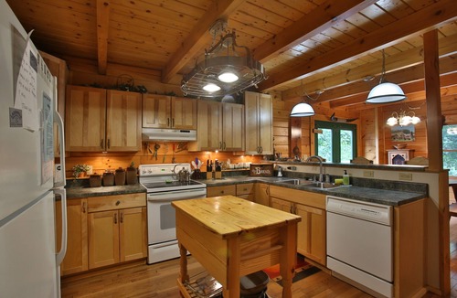 Burnsville Cabin | Beautiful Moody Log Cabin/Mountain Chalet in Blue Ridge Mountains & Hot Tub