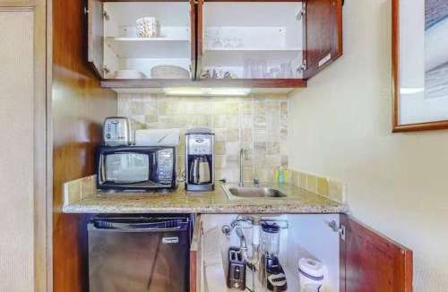 Wailua Apartment | Beautiful OCEAN VIEW with free Parking & Top Floor