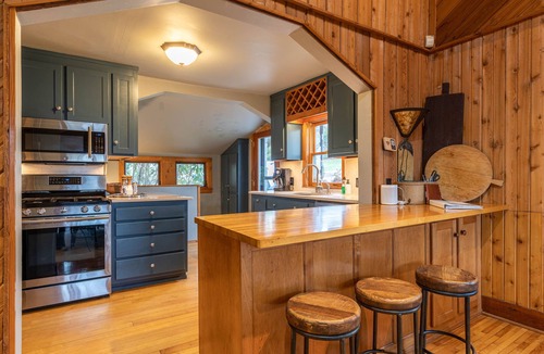 Banner Elk House | Beech Haven 6br 5ba with Huge Yard, Tennis Court, Creek & Pond, and Much More