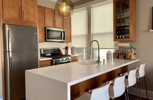 Near West Side Apartment | Bella Villa on Taylor Street Chicago’s Little Italy 1 mile west the Loop & UIC