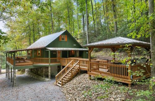 Cosby Ski Chalet | Beside Still Water 1