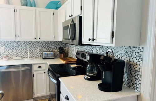 Holden Beach Cottage | Blue Crab Cottage: A spacious 4-bedroom retreat in Holden Beach, perfect for up to 9 guests.