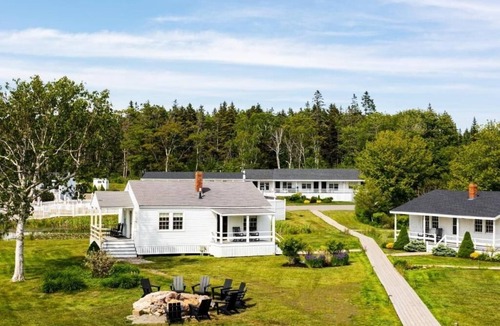 Ocean Point House | Bluebird Ocean Point Inn | Oceanfront King w/Porch | Free Coffee and Tea