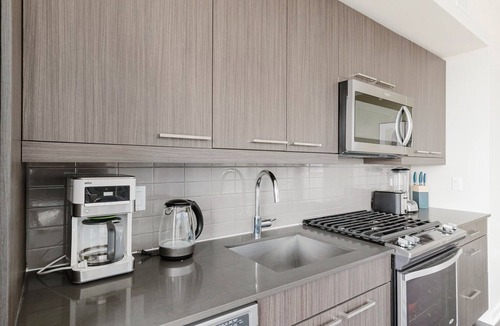 West Loop Apartment | Blueground | West Loop, pool, nr Union Park