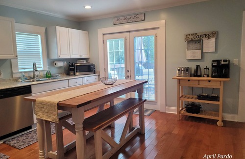 Northside House | Book it, and see why our guests love us! Private yard for your pet with pet fee