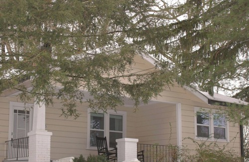Hendersonville House | Braeburn Bungalow - Historic Craftsman & Walk to Downtown Hendersonville