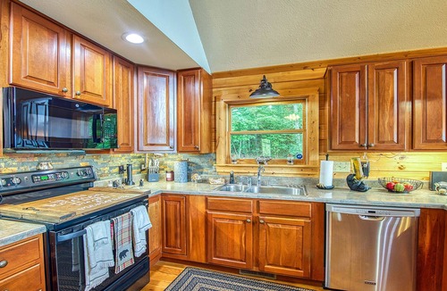 Whittier Cabin | Breath-taking long-range views nestled in the heart of the Great Smoky Mountains