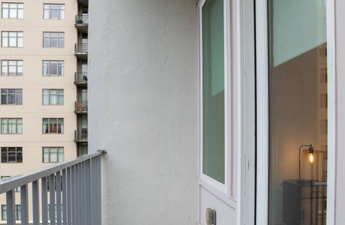 SoNo Apartment | Breathtaking 2 Bed apartment located in SoNo neighborhood