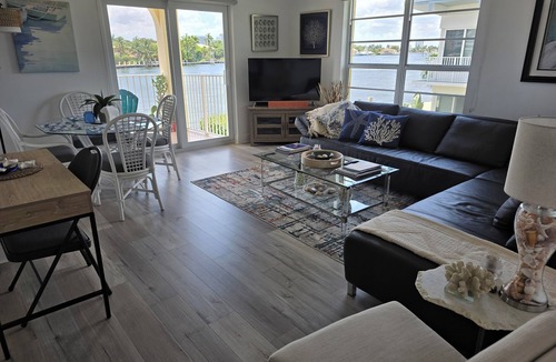 Central Beach Condo | Breathtaking Waterfront Escape in Fort Lauderdale — Chic, Bright & Top-Reviewed!