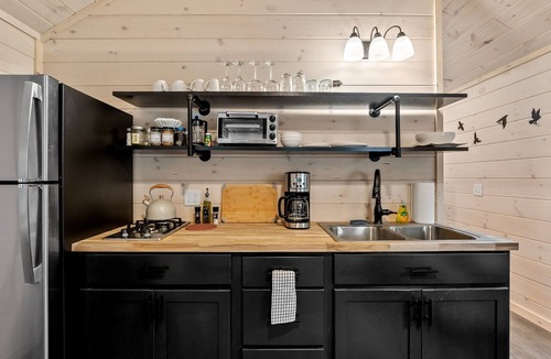 Monson Cabin | Brewery Farm Retreat : Thoreau