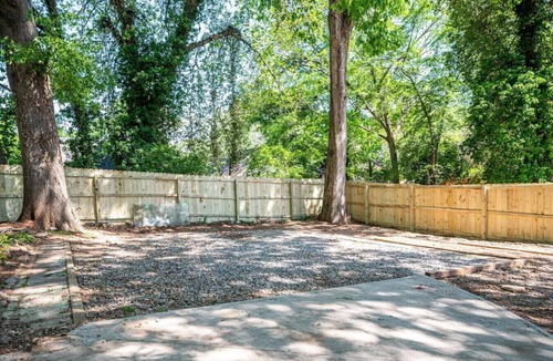 Sylvan Hills House | Brick & Beam Studio - Minutes away from Atlanta!