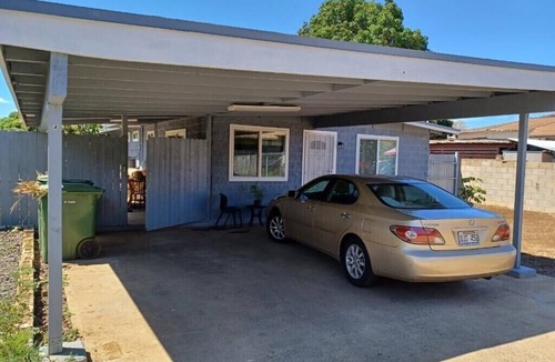 Makaha House | "BRIGHT, COZY & LOVELY home" Newly Renovated. & close to the BEACH
