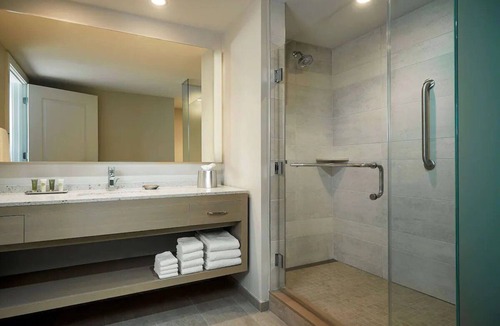 Downtown Myrtle Beach Hotel | Bright Family Suite with Balcony & Kitchen Near Popular Entertainment Spots