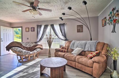Mohawk House | Bring Your Pets! Midway Abode w/Yard & Fire Pit