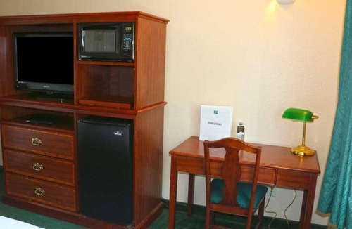 Kelso House | Budget-Friendly Accommodation! Near Three Rivers Golf Course, Free Parking!