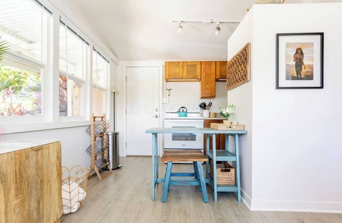 Kailua-Kona Apartment | Bungalow A Cozy 1‑Bed Cold A/C Across Beach