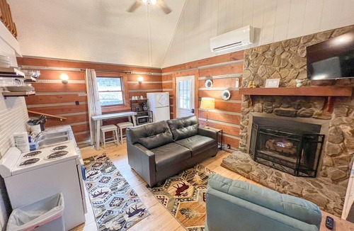 Cherokee Cabin | Cabin #2 - Riverfront w/Large Back Deck and more!