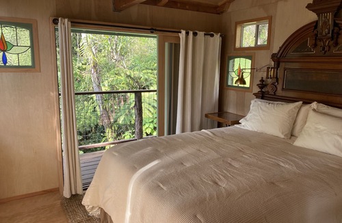 Kailua-Kona Cabin | Cabin Treehouse in the Hawaiian Cloud Forest