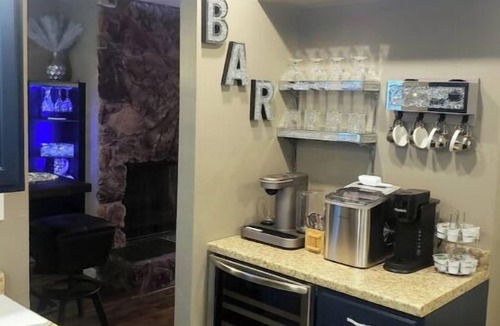 University Area House | Caribou Flat: Fire & Ice. Theater, Firepit & Yard!