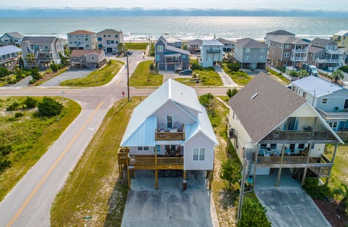 Topsail Beach House | Casa Capri | Ocean to Sound Views + Walk to Beach!