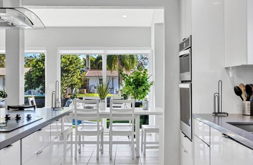 North Central Hollywood House | Casa Utopia l Waterfront l Kayaks l Pool
