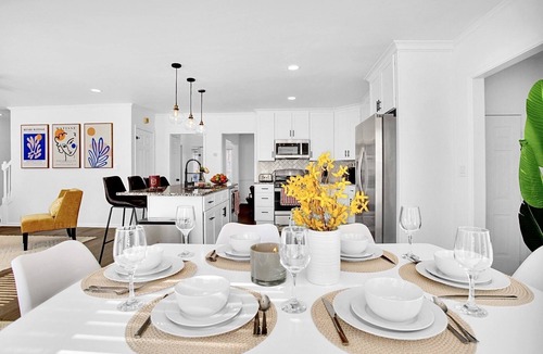 Lawrenceville House | Castle on the Hill/BBQ/King Bed/Arcade/6 Bedrooms