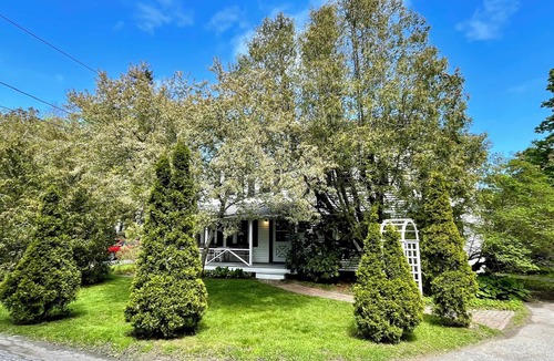 Bar Harbor House | Central Bar Harbor. Family and pet friendly.