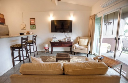 Kapaa Condo | Central location, Steps from Ocean! Kapaʻa with WiFi, AC