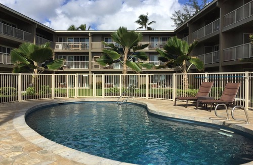 Kapaa Condo | Central location, Steps from Ocean! Kapaʻa with WiFi, AC