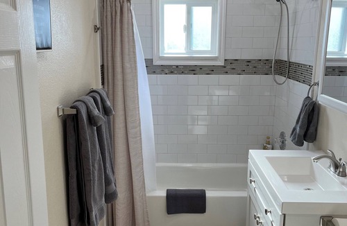 Spenard Apartment | Charming 2 bedroom apartment near airport in Spenard