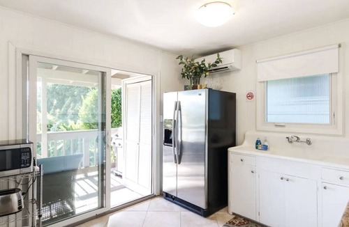 Diamond Head - Kapahulu - St. Louis House | Charming 2-bedroom House with WiFi, AC, Diamond Head View, Close to Everything