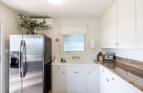 Diamond Head - Kapahulu - St. Louis House | Charming 2-bedroom House with WiFi, AC, Diamond Head View, Close to Everything