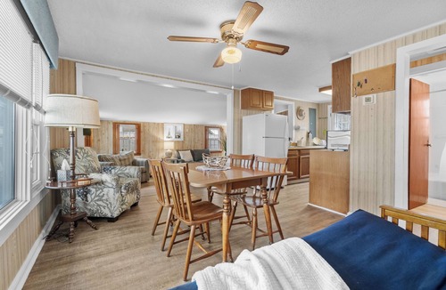 Surfside Beach Cottage | Charming 2-bedroom cottage, walking distance to the beach