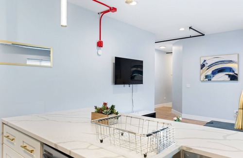 Forestview Apartment | Charming 2-bedroom apartment in fabulous Westchester with AC, WiFi