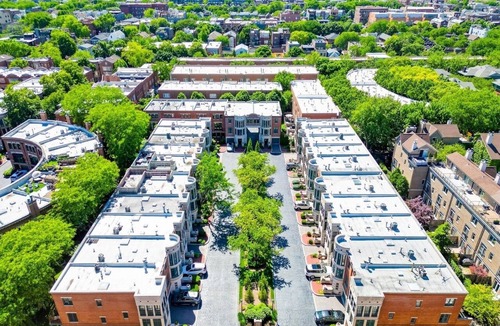 Wrightwood Neighbors Condo | Charming 3-bedroom condo with WiFi and AC in beautiful Chicago