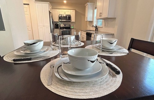 Sylvan Hills House | Charming 3-bedroom house with WiFi and AC in amazing Atlanta
