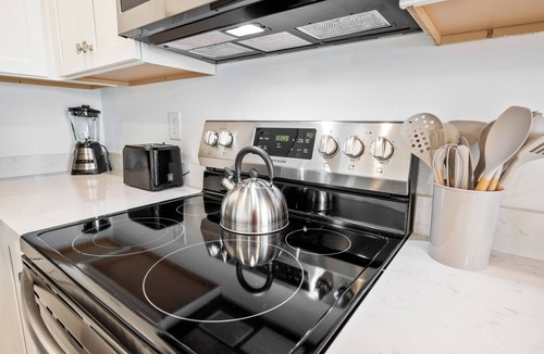 Downtown Myrtle Beach House | Charming 4-bed Beach house in enchanting Myrtle Beach with AC, WiFi