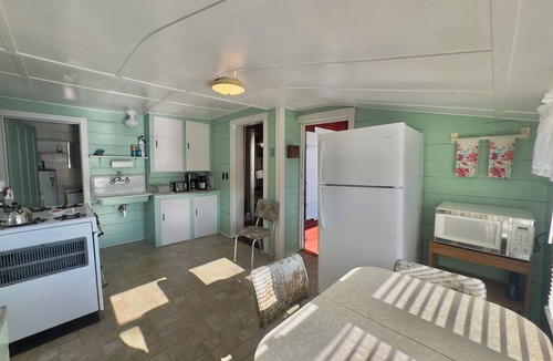 Queensbury Cabin | Charming 4-bedroom Lake Front Cabin on Glen Lake