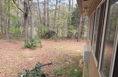 Jonesboro Apartment | Charming apartment in pleasant Jonesboro with cool AC breeze and fishing access.